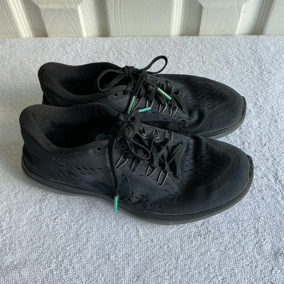 Nike Black and Blue Women's Shoes Sz 7.5 - Picture 3 of 13